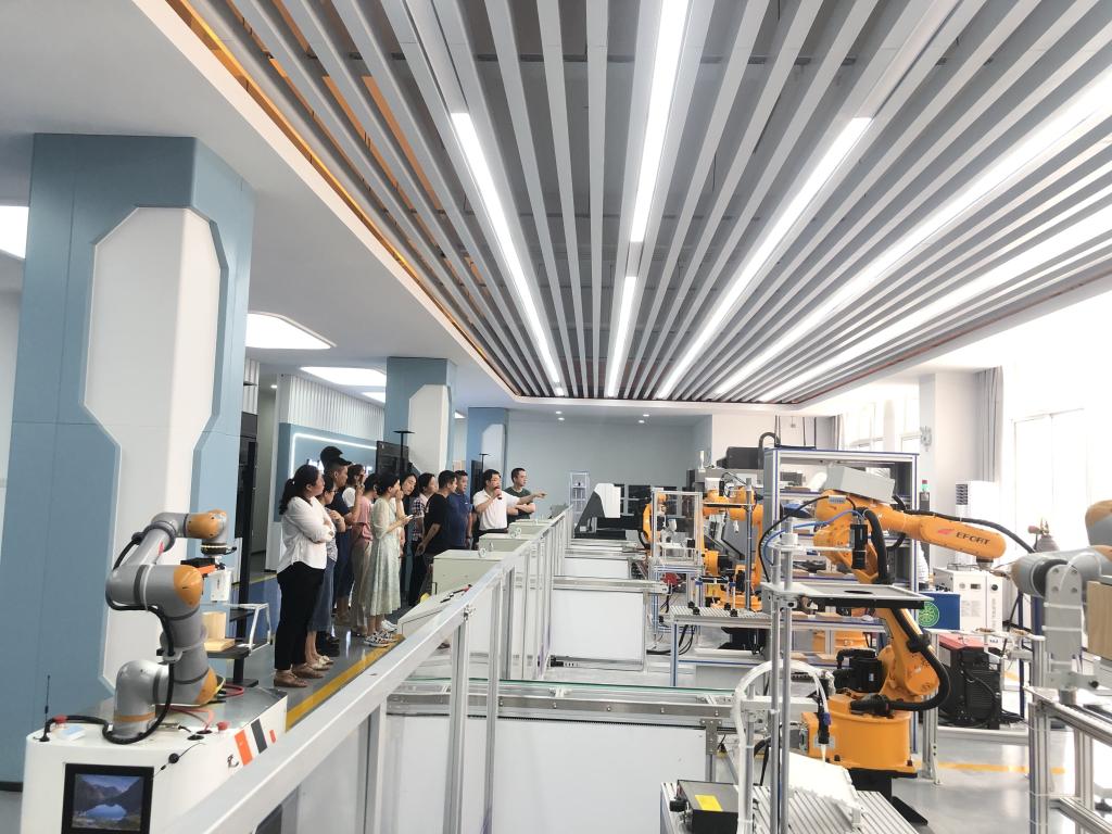 智能融合，賦能未來(lái) 學(xué)校圓滿完成智能制造創(chuàng)新工廠系統(tǒng)集成與應(yīng)用師資培訓(xùn)